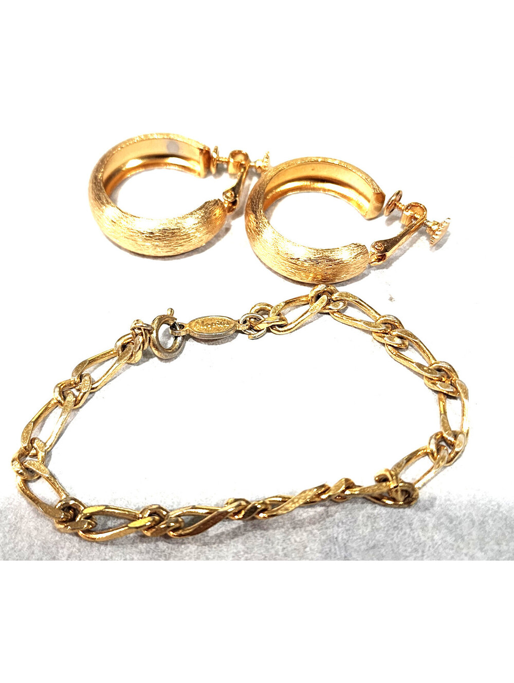 VTG Napier Signed Gold Tone Chain Bracelet Brushed Screw Back Hoop Earrings Set